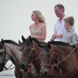 4 Fam Horse Manuel Antonio