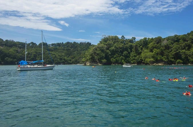 Manuel Antonio Sailing Tour with Lunch and Open Bar