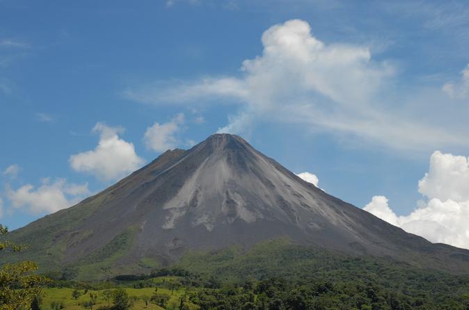 Arenal Volcano and Tabacón Hot Springs Day Trip San José