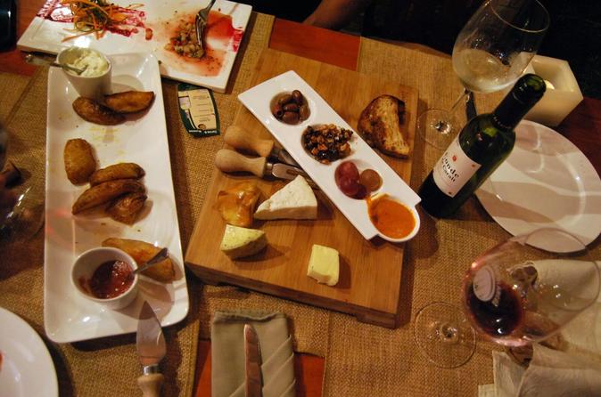 San José by Night with 3-Course Dinner and Wine at a Favorite Local Restaurant